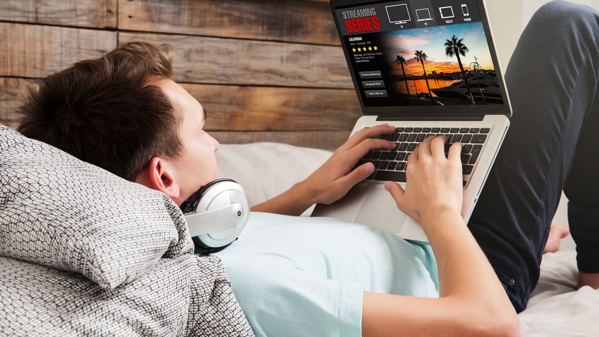 Po zamknięciu kin, jedyną alternatywą dla kinomaniaków są serwisy VOD, fot. David MG/Shutterstock