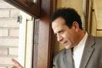 Tony Shalhoub w serialu ''BrainDead''