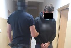 Warszawa. Napad na pracownika sklepu. Zadawali ciosy kijem, kopali i bili po głowie