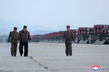 Korea Płn. przeprowadziła test potężnych rakiet. Przed Trumpem w Seulu