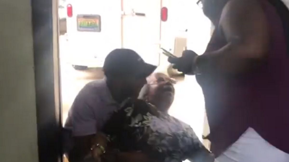 Kobieta prawie straciła przytomność