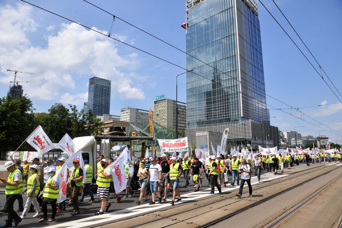 Warszawa. Manifestacja górników i energetyków. "Tu jest Polska, nie Białoruś"