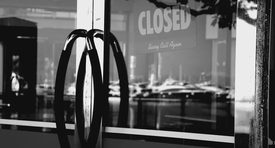 Zmiany w branży reklamowej budzą strach jej pracowników. Czas "rzucić papierami"?