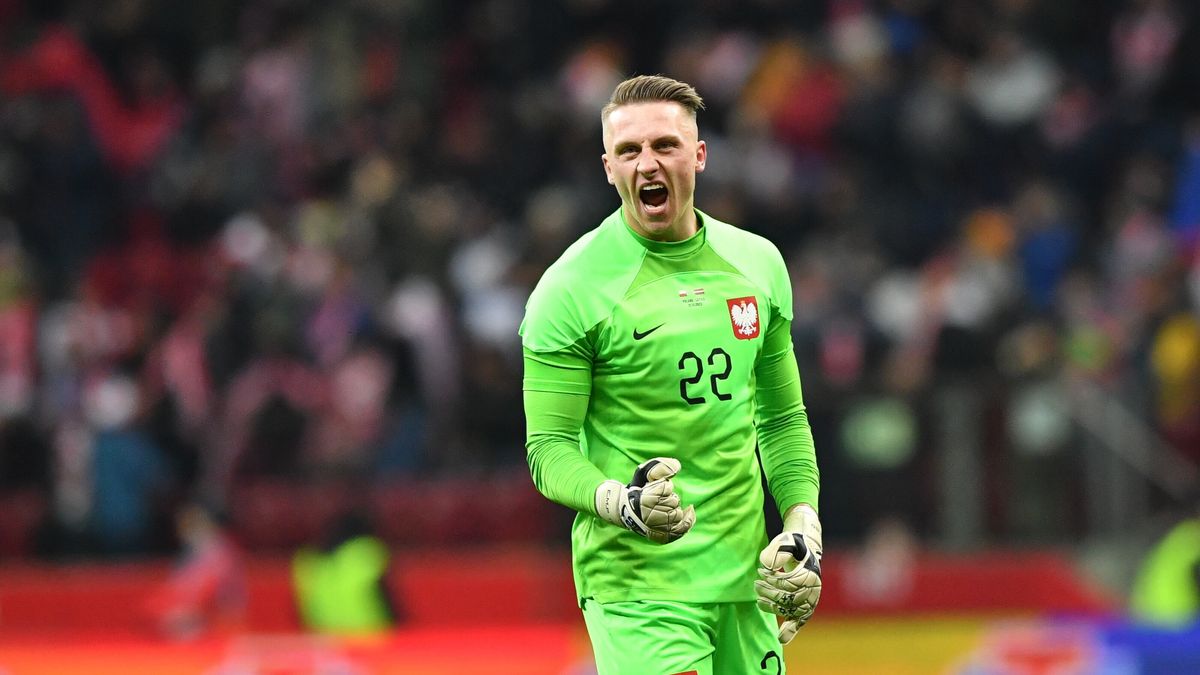 Marcin Bułka w trakcie meczu z Łotwą.