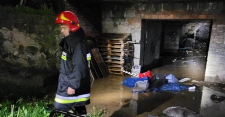 Intensywne opady deszczu doprowadziły do zalań i kilkudziesięciu podtopień