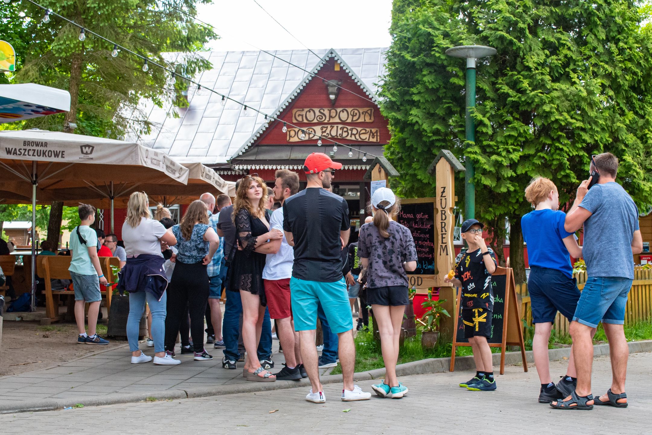 Kolejka? W Białowieży często trzeba czekać. 