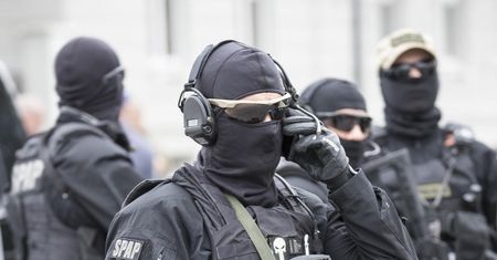 Policja weszła do fabryki papierosów. Zatrzymano Czechów i Słowaków