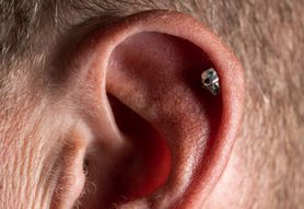 Kolczyki w uchu – nazwy, rodzaje i gojenie