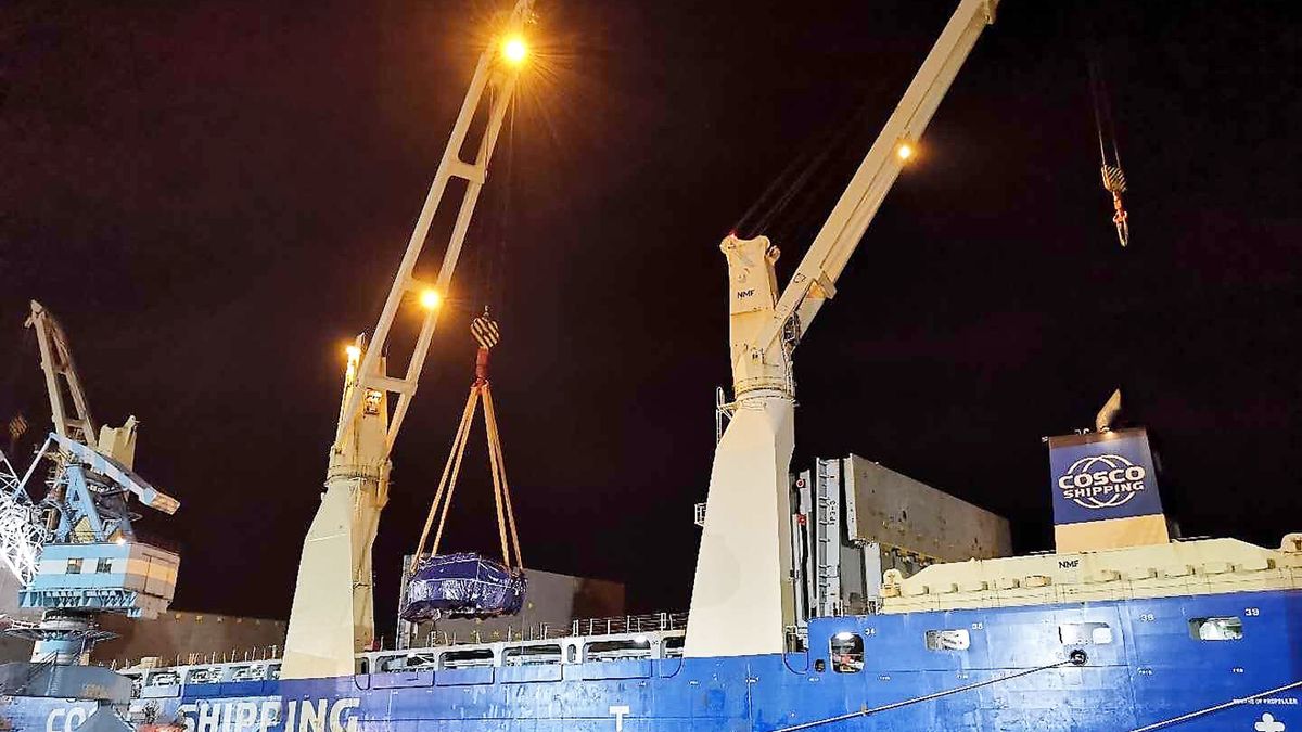 Zaczął się załadunek gigantycznej maszyny wiercącej, dzięki której możliwe będzie wykonanie najdłuższego tunelu drogowego w Polsce.