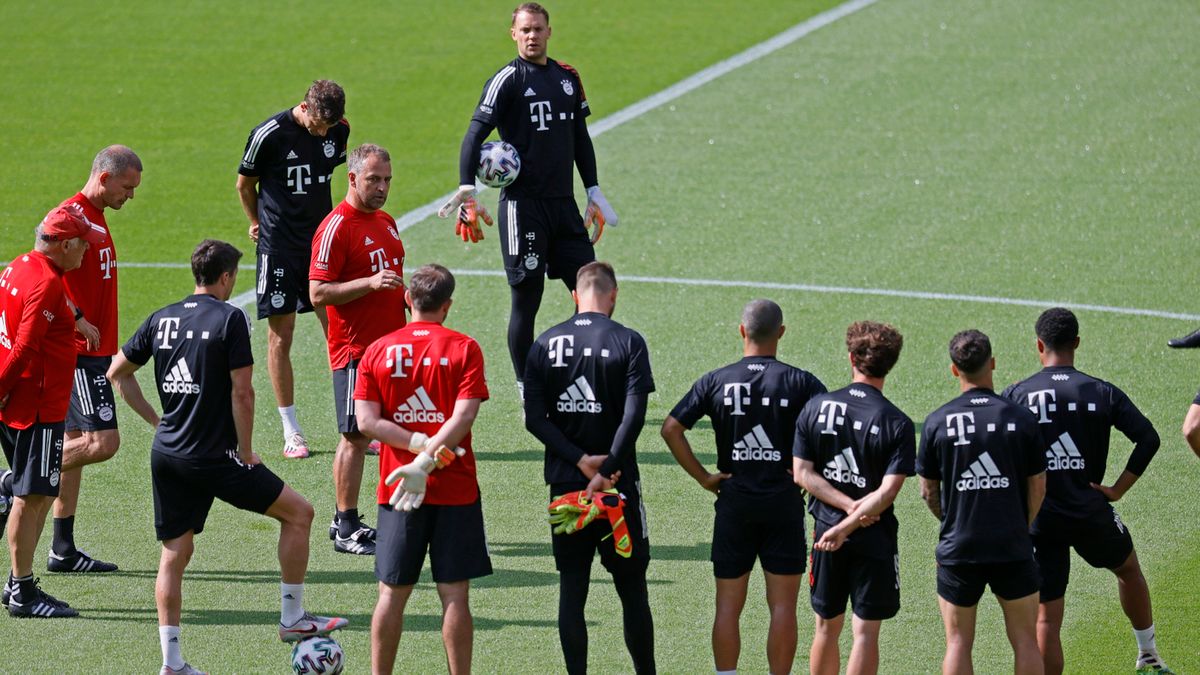 Zdjęcie okładkowe artykułu: PAP/EPA / RONALD WITTEK  / Na zdjęciu: trening Bayernu Monachium
