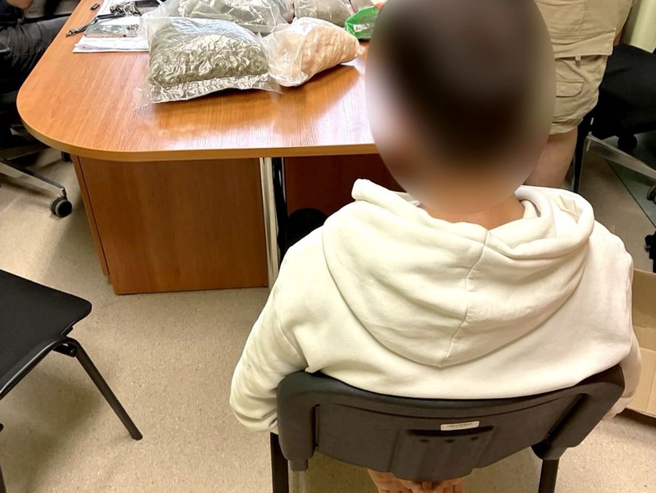 17-latek wiózł kilogram marihuany. Dotarli do 24-letniego dostawcy