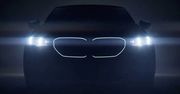 BMW i5 w zapowiedzi. Będzie podświetlany grill i sporo mocy. Debiut już niebawem