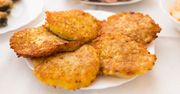 Placki ziemniaczane jak u babci. Są obłędnie chrupiące dzięki jednemu składnikowi i nie piją tłuszczu
