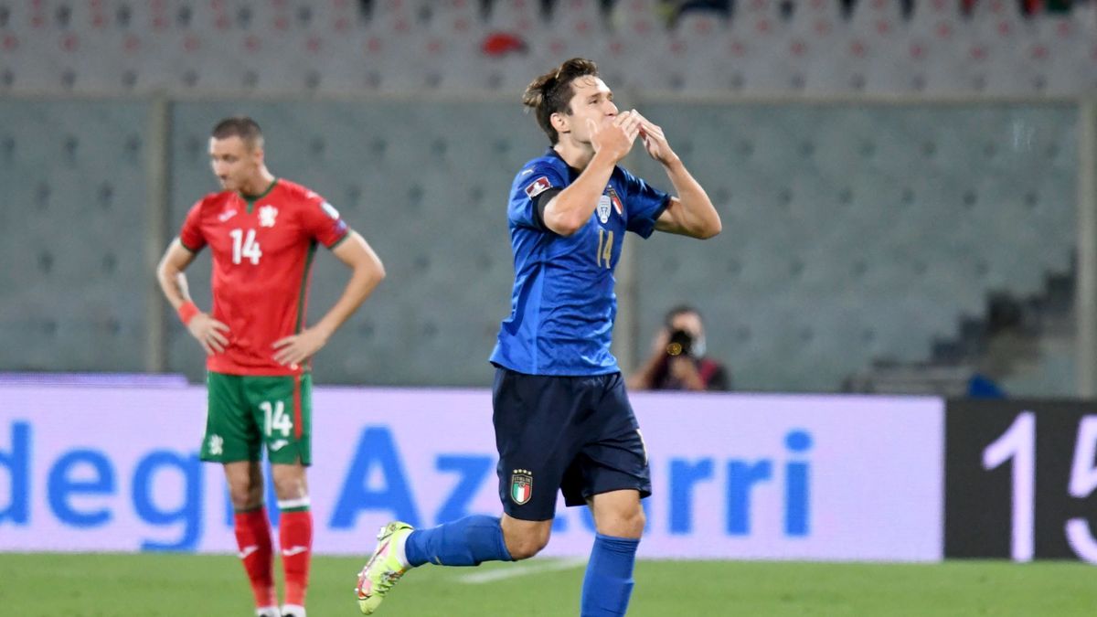 PAP/EPA / CLAUDIO GIOVANNINI / Na zdjęciu: Federico Chiesa cieszy się z gola