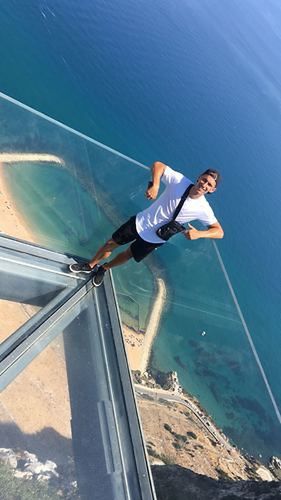 Alex Januszkiewicz w wolnym czasie zwiedza Gibraltar. Fot. archiwum prywatne