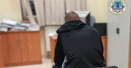 Schował się przed policją pod materacem