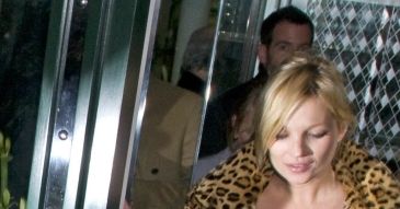 Brzuszek Kate Moss!
