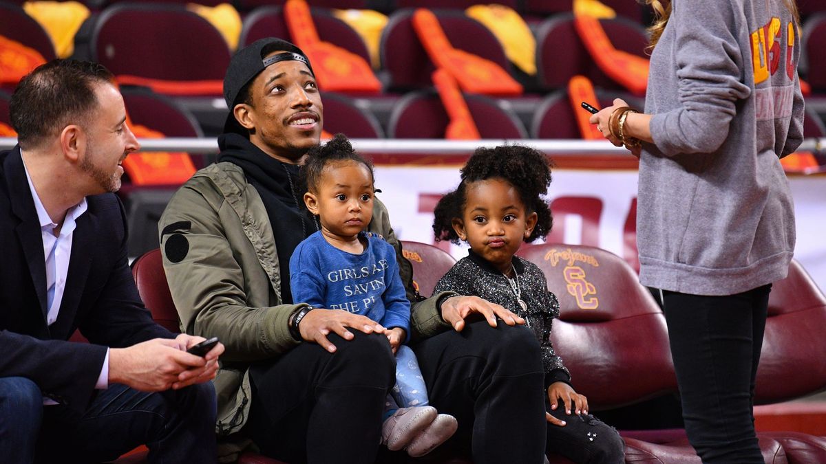 Getty Images / Brian Rothmuller/Icon Sportswire / DeMar DeRozan z córkami