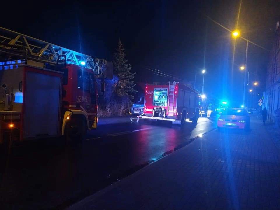 Mysłowice. W wyniku pożaru budynku mieszkalnego dwie osoby zostały ewakuowane, a jedna trafiła do szpitala.