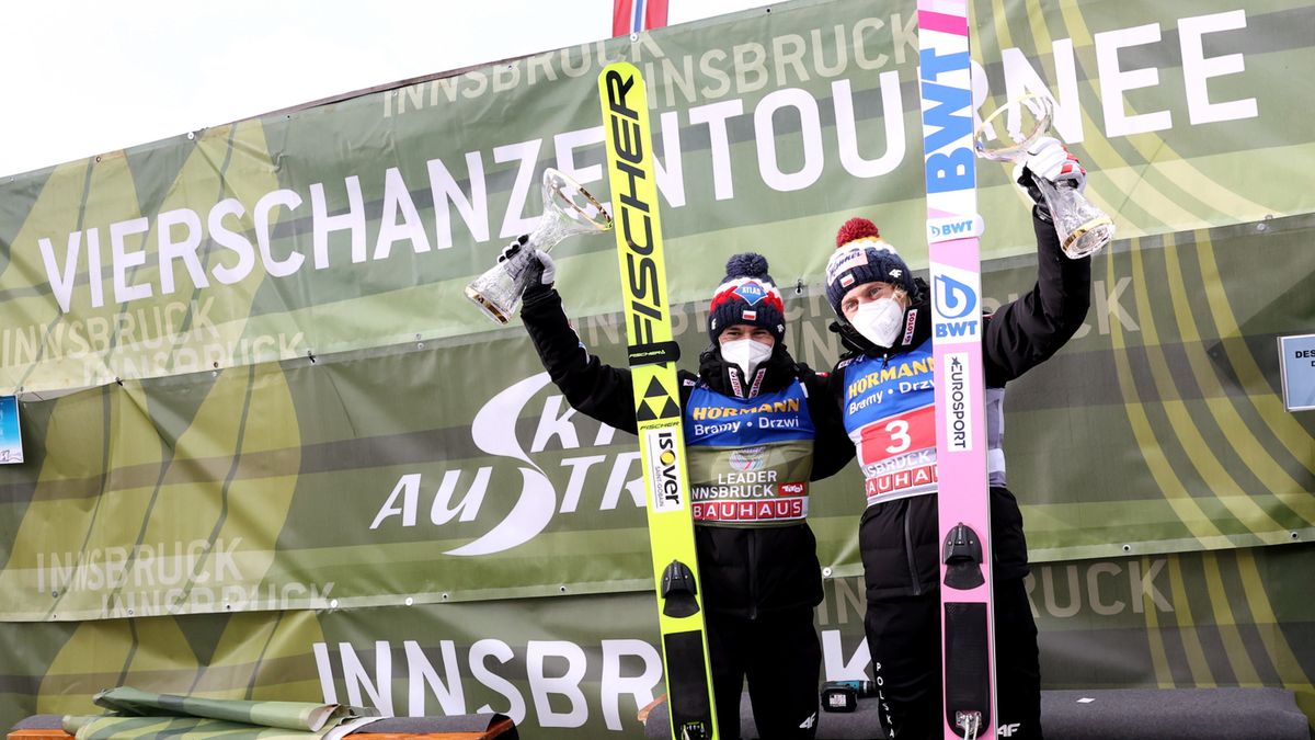 Polacy Kamil Stoch (L) i Dawid Kubacki (P) 