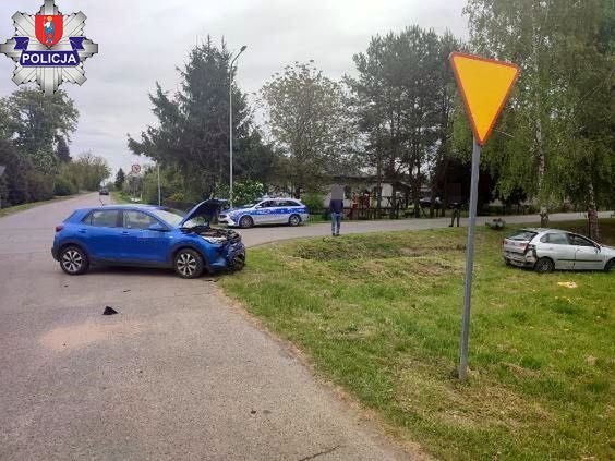 fot. Policja Zamość. Zderzenie dwóch pojazdów w Siedliskach