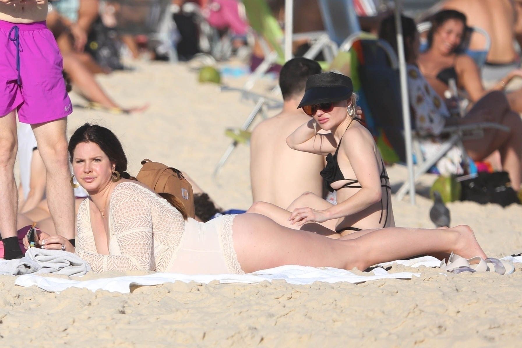 Lana del Rey przyłapana na plaży w Rio de Janeiro