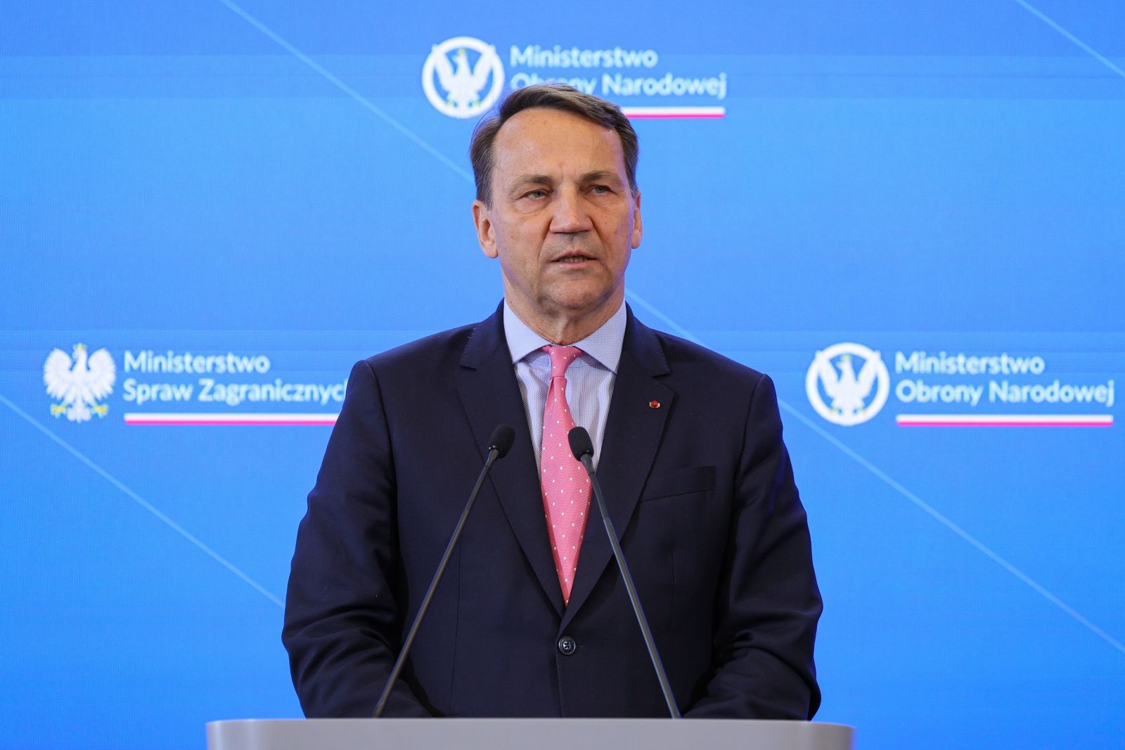 Sikorski uderza w Putina: ma numer do Zełenskiego, może zadzwonić