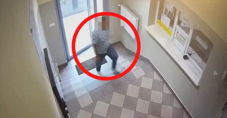 Było tuż po godz. 7:00. Wszedł na komendę. Policja sprawdziła auto