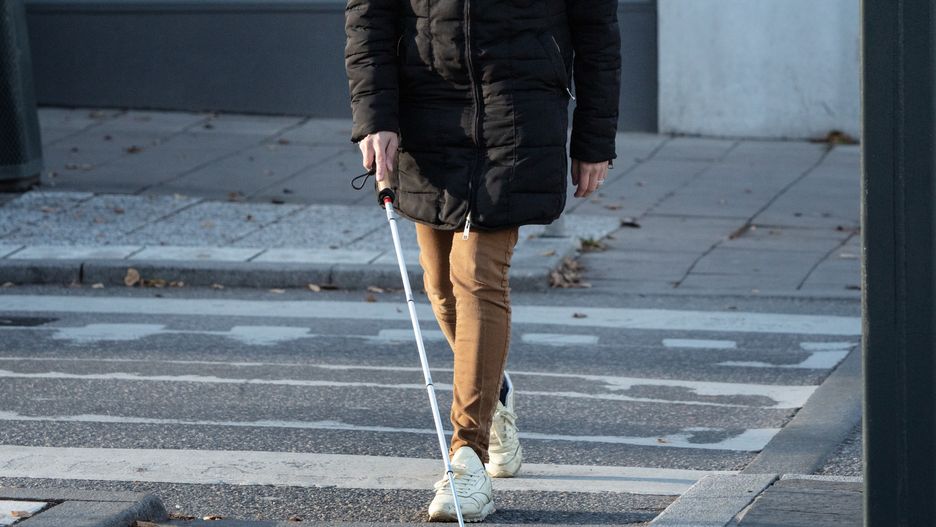Mężczyzna spadł z mostu w Trzebiatowie. Prawdopodobnie był niewidomy