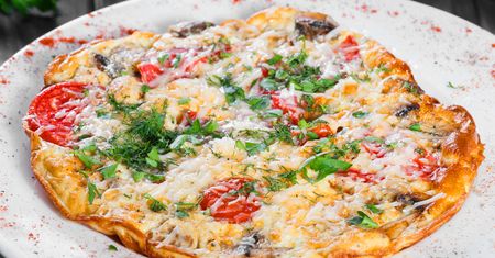 Omlet dla niejadków. Z wyglądu przypomina smakowitą pizzę
