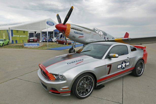 Ford Mustang Red Tail (2012) - lotnicze aspiracje [wideo]