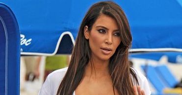 Kim Kardashian: Od tandetnej gwiazdki do ikony stylu! Jak ona to zrobiła?!