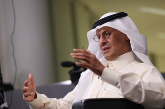 Arabia Saudyjska zaciska uścisk na OPEC+. Forsuje wzrost produkcji ropy