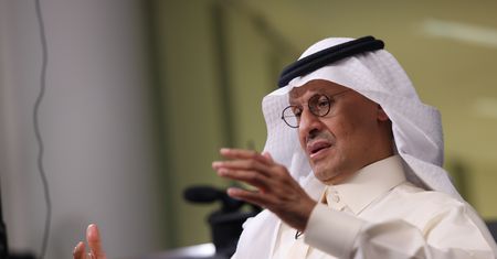 Arabia Saudyjska zaciska uścisk na OPEC+. Forsuje wzrost produkcji ropy