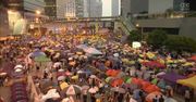 Parasole pozostają wzniesione do góry; trwa protest w Hongkongu