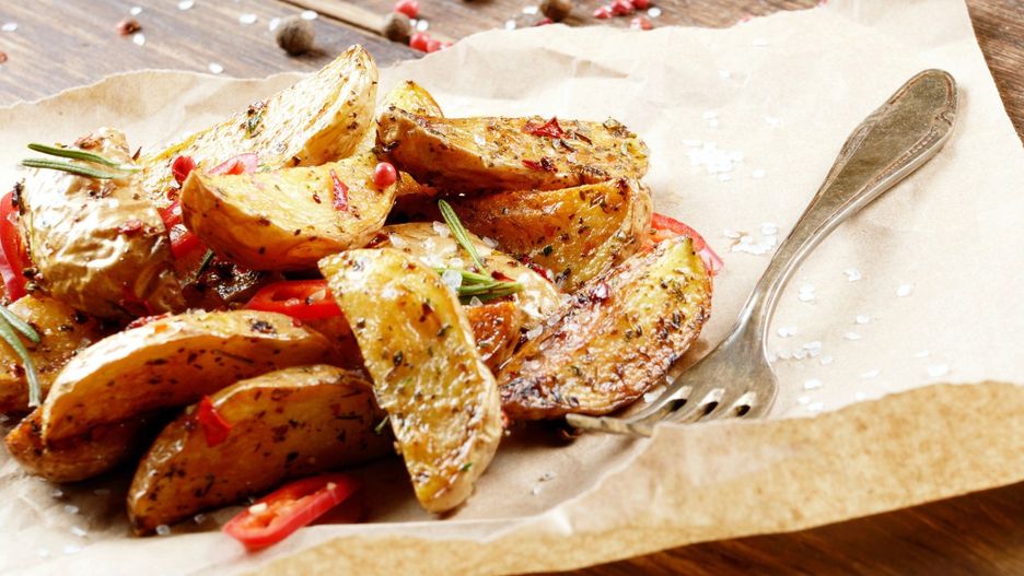 Pieczone młode ziemniaki z chili i parmezanem