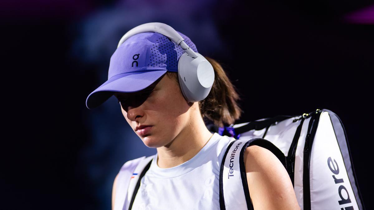 RIYADH, SAUDI ARABIA - NOVEMBER 03: Iga Swiatek of Poland walks onto the court to play against Elena Rybakina of Kazakhstan during the second round robin singles match on Day 3 of the WTA Finals Riyadh as part of the Hologic WTA Tour 2025 at King Saud University Indoor Arena on November 03, 2025 in Riyadh, Saudi Arabia (Photo by Robert Prange/Getty Images)