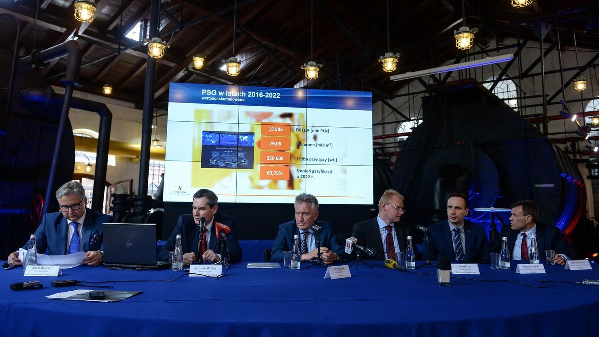 konferencja prasowa po podpisaniu porozumienia Zarządu Polskiej Spółki Gazownictwa ze stroną społeczną