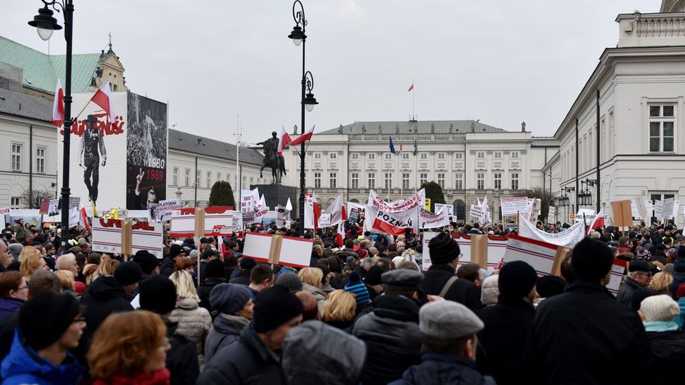 Frankowicze głośno domagają się pomocy. ZBP uważa, że taka pomoc byłaby szkodą dla zadłużonych w złotówkach