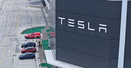 Tesla traci pozycję lidera. Polityczne ambicje Muska szkodzą marce?