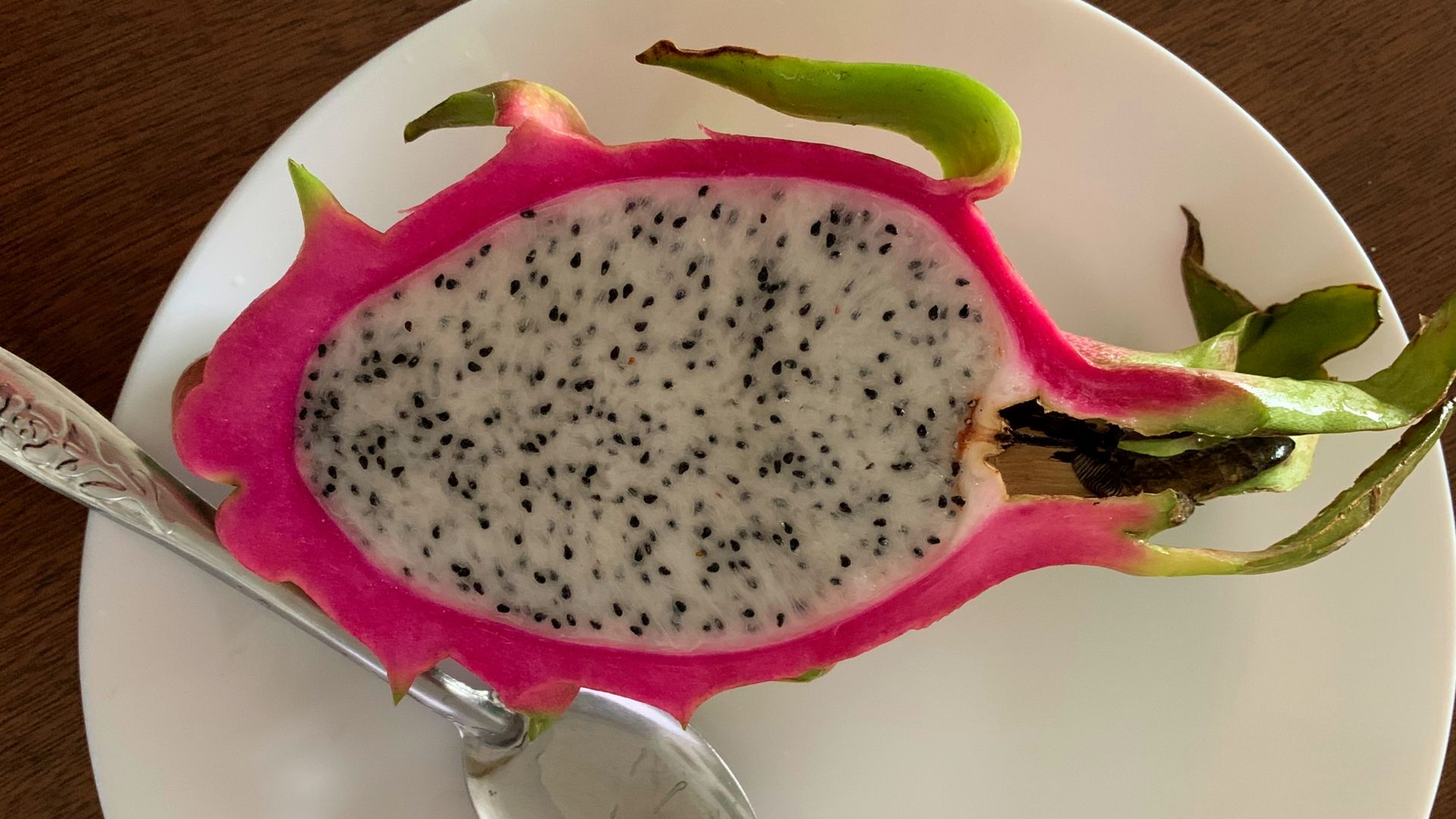 Smoczy owoc jest niezwykle wszechstronny i łatwy do włączenia w codziennej diecie.