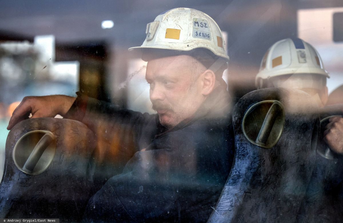 "Moralnym obowiązkiem kopalni, naszym, jest otoczenie rodzin poszkodowanych górników i ratowników opieką" - deklarował Aleksander Szymura, wicedyrektor kopalni Pniówek 