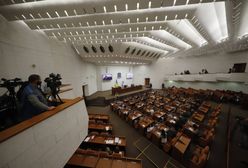 Ukraina. Rada miejska Dniepru zwolniła 655 osób w 9 minut