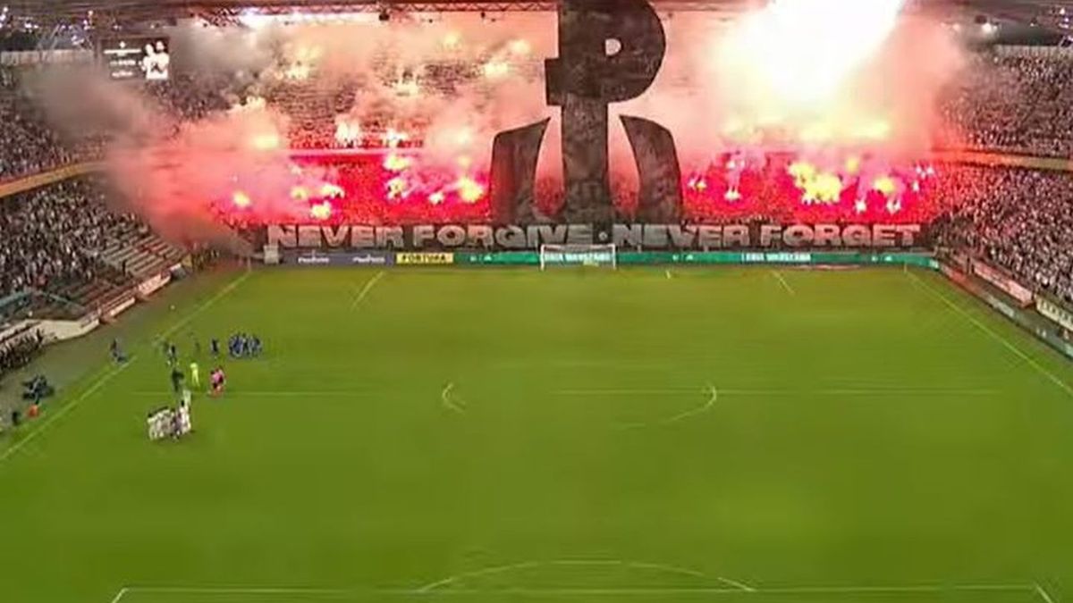 Zdjęcie okładkowe artykułu: YouTube / TVP Sport / Oprawa kibiców Legii podczas meczu z Dinanem Zagrzeb w Warszawie
