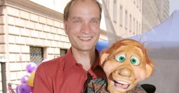 Oświadczenie TVN w sprawie "brzuchomówcy-samobójcy"