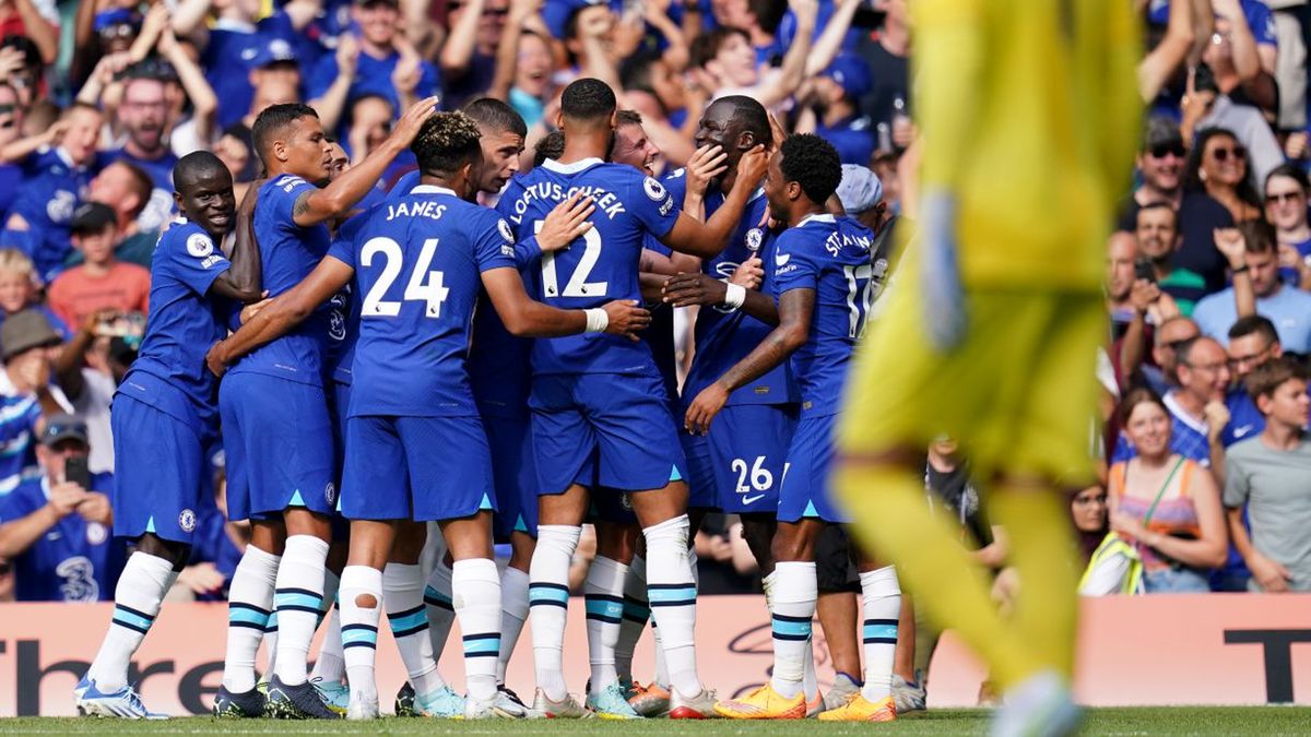 piłkarze Chelsea FC świętują po bramce Kalidou Koulibaly'ego w meczu z Tottenhamem