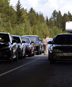 Rosjanie uciekają przed mobilizacją. 24 godziny czekania w kolejkach na granicach