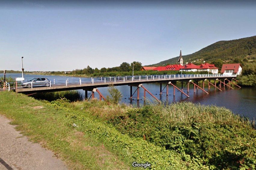Śląskie. Prowizoryczny most w Porąbce ma zastąpić przeprawa z prawdziwego zdarzenia.