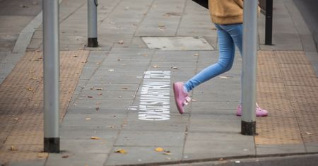 Podlaskie. Matka z 4-miesięcznym dzieckiem potrącona na pasach