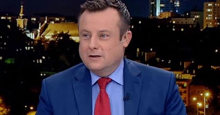 "Dajcie spokój z Tuskiem". Dziennikarzowi TVP wymsknęło się na wizji